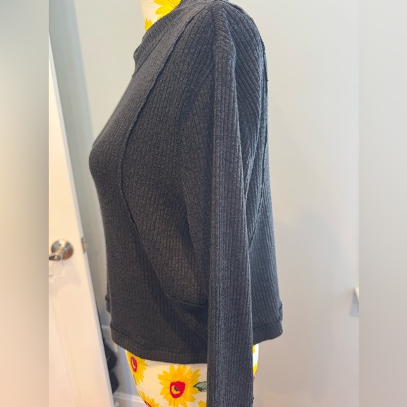 We The Free Mock Neck Ribbed Crop Top Size M - Picture 3 of 10